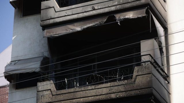 Τραγωδία στο Παγκράτι: Ξέσπασε φωτιά σε πολυκατοικία – Νεκρή μία ηλικιωμένη