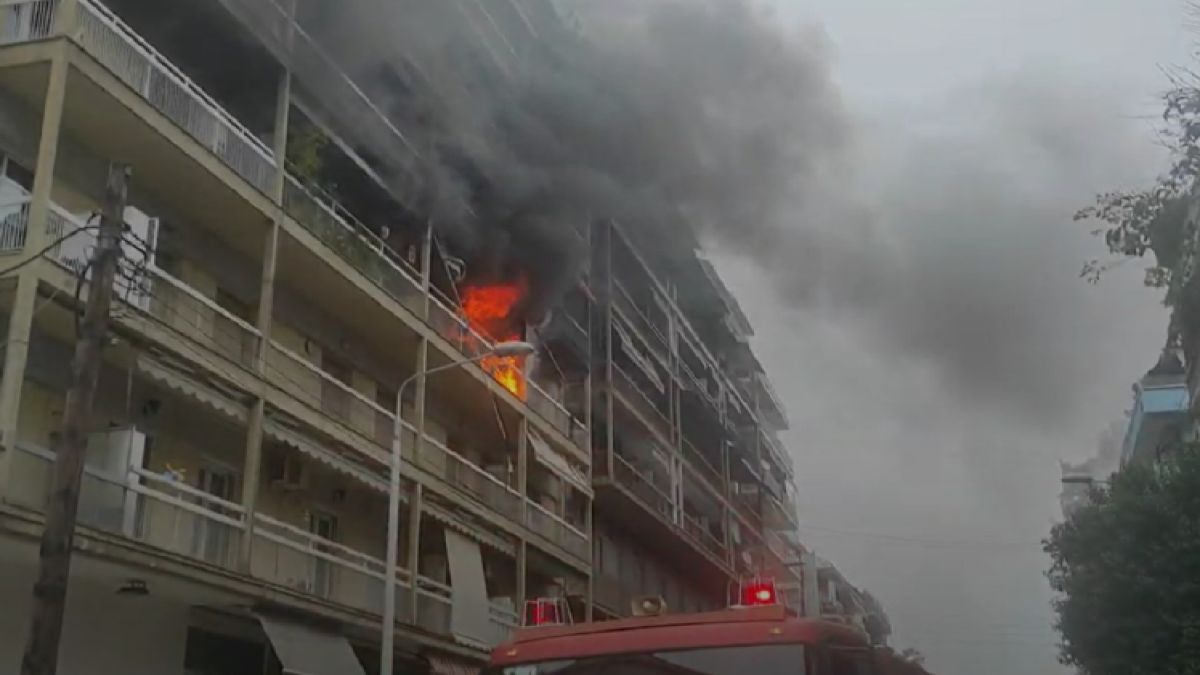 Θεσσαλονίκη: Φωτιά σε αποθήκη με ελαστικά στη Χαλκηδόνα