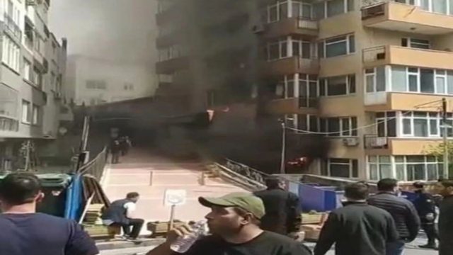 Κωνσταντινούπολη: Μεγάλη φωτιά μετά από έκρηξη σε κτήριο – 7 νεκροί λένε οι πρώτες πληροφορίες (video)