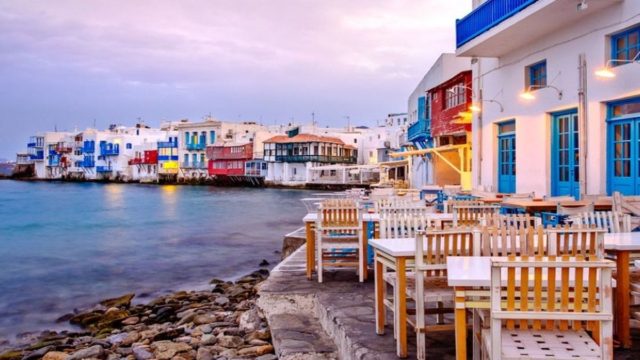 Η Φωτογραφία της Ημέρας: Συννεφιασμένο πρωινό στην Μικρή Βενετία Μυκόνου