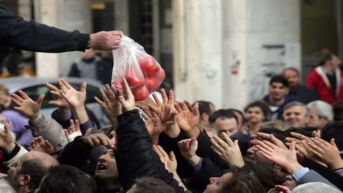 «Μαύρα» στοιχεία από ΕΛΣΤΑΤ: 1 στους 4 σε κίνδυνο φτώχειας στην Ελλάδα – Πόσοι στερούνται βασικά αγαθά