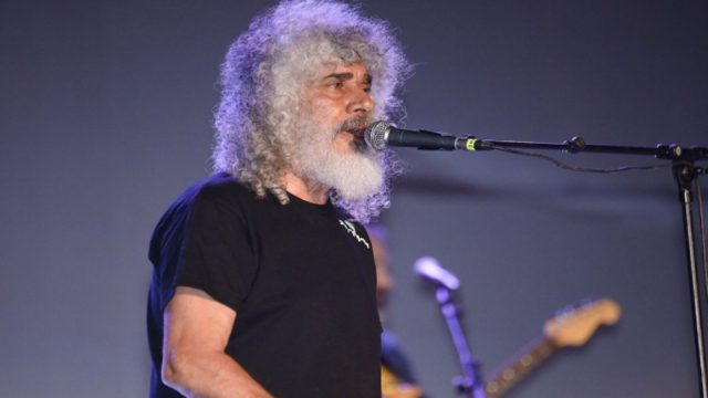 Γιάννης Γιοκαρίνης: Στον εισαγγελέα ο τραγουδιστής μετά την καταγγελία για επίθεση στη σύζυγό του