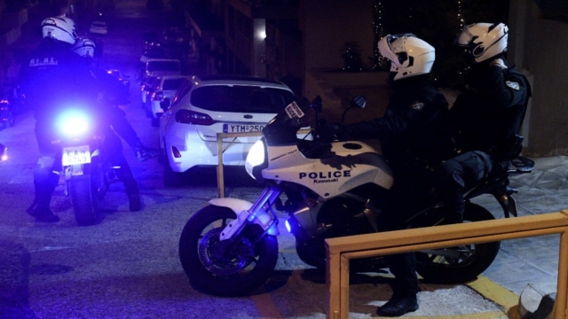 Νέα γυναικοκτονία στους Αγίους Αναργύρους: Νεκρή 29χρονη που μαχαιρώθηκε από τον 38χρονο σύζυγό της – Της είχε στήσει καρτέρι θανάτου έξω από το Α.Τ.