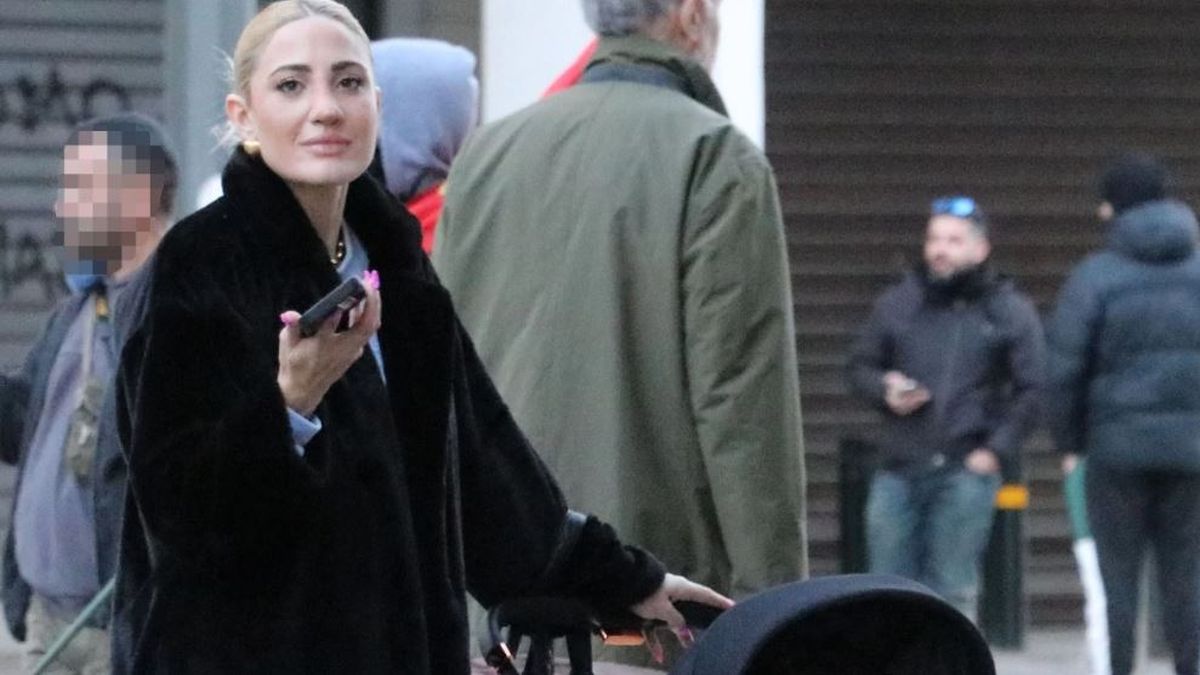 Ιωάννα Τούνη: Μοναχική έξοδος με τον Πάρη και το καρότσι του – Οι αντιδράσεις της μόλις κατάλαβε τους φωτογράφους