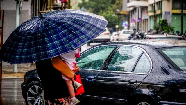 Καιρός σήμερα 21/04: Κλείνει βροχερό το Σαββατοκύριακο – Ποιες περιοχές θα πληγούν, πού ανατρέπεται το σκηνικό (video)
