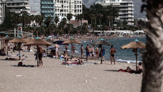 Καιρός σήμερα 15/4: Συνεχίζονται οι πολύ υψηλές για την εποχή θερμοκρασίες – Που θα ξεπεράσει τους 32 βαθμούς Κελσίου (video)