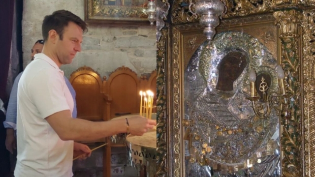 Δάκρυσε για την Παναγιά ο Στέφανος Κασσελάκης: Είδε τον καμμένο ναό της Πορταΐτισσας και «λύγισε» (video)