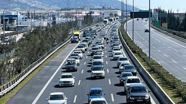 Καραμπόλα με επτά οχήματα στη λεωφόρο Αλίμου