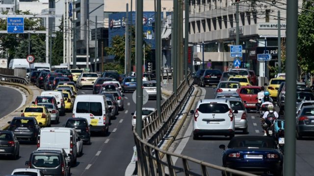 Κίνηση τώρα: Μποτιλιάρισμα σε Κηφισό και Κηφισίας – Σύγκρουση αυτοκινήτων στην Αττική Οδό (video)