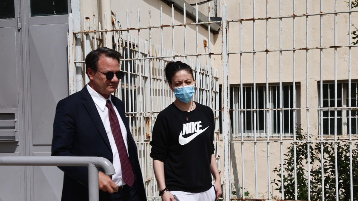 Κολωνός: Αποφυλακίστηκε η μητέρα της 12χρονης – Τι δήλωσε ο δικηγόρος Απόστολος Λύτρας