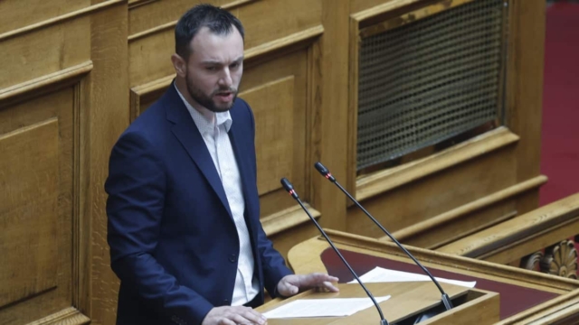 Κωνσταντίνος Φλώρος: «Δεν έχω μετανιώσει ούτε στιγμή – Δεν του έριξα μπουνιά, του έκανα κεφαλοκλείδωμα» (video)
