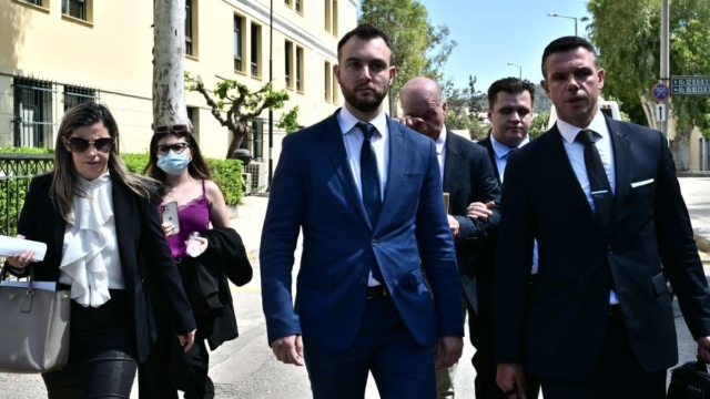 Επεισόδιο στη Βουλή: Ελεύθερος ο Κωνσταντίνος Φλώρος – Δεν θα πλησιάζει τον Γραμμένο στα 50 μέτρα