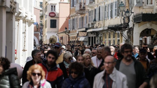 Μεγάλη Εβδομάδα 2024: Τι θα ισχύσει με το ωράριο των μαγαζιών – Τι ώρα θα κλείνουν τα καταστήματα (video)