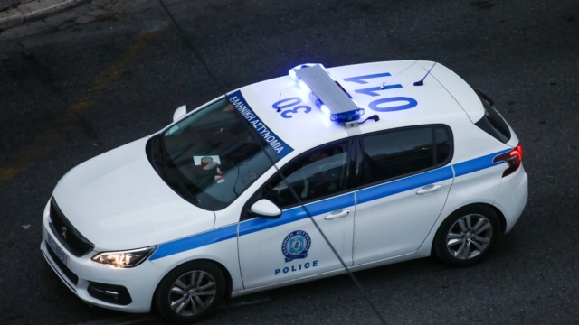 Κοζάνη: Μεθυσμένος άνδρας επιτέθηκε σε ανήλικους – Τους πετούσε ξύλα (video)