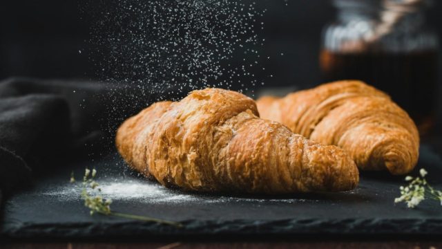 4+1 διευθύνσεις για αφράτο και λαχταριστό κρουασάν στην Αθήνα