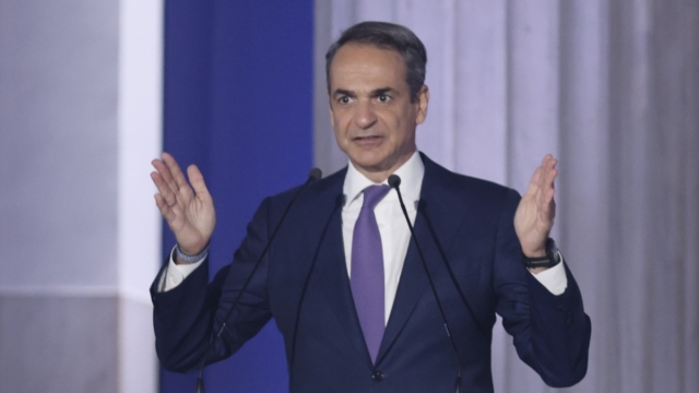 Μητσοτάκης: «Υλοποιούμε ακόμα μια δέσμευσή μας – Αυτοαπασχολούμενες και αγρότισσες μητέρες θα λαμβάνουν επίδομα μητρότητας»