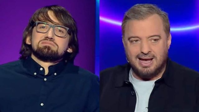 Έμεινε «κόκκαλο» ο Χρήστος Φερεντίνος: Η ερώτηση στο «Μονομάχο» που έμοιαζε να έχει προφανή απάντηση και στο τέλος… έστειλε τον παρουσιαστή και τον διαγωνιζόμενο