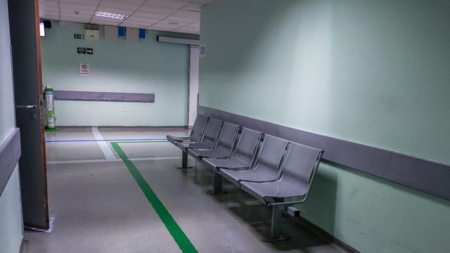 Σοκ στη Πάτρα: Ακρωτηρίασαν και τα δύο πόδια 20χρονης φοιτήτριας – Είχε προσβληθεί από μηνιγγίτιδα (video)