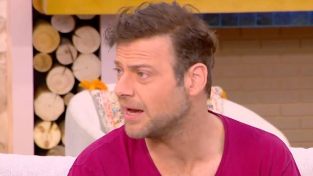 Ορέστης Τζιόβας: «Ταξιδεύω και με αγνώστους για να μοιραστώ βενζίνες και διόδια, είναι 110 ευρώ να πας Θεσσαλονίκη» (video)