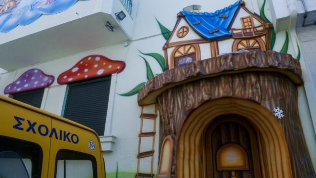 Αλεξανδρούπολη: Νέες μαρτυρίες για τα βασανιστήρια των παιδιών – «Έτσι μας κάνει η κυρία στον παιδικό» (video)