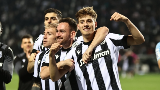 ΠΑΟΚ – ΑΕΚ 3-2: Μάγκικη ανατροπή στο 90’ και βουρ για τον τίτλο στη Super League