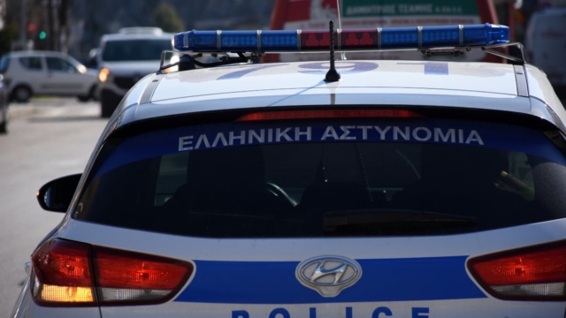 Πάτρα: Διακίνηση ναρκωτικών σε σχολείο – Χειροπέδες σε 12 άτομα από την ΕΛ.ΑΣ. (video)