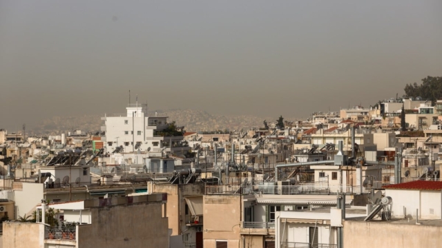 Καιρός σήμερα 22/4: Ευνοείται η μεταφορά αφρικανικής σκόνης – Σε ποιες περιοχές θα σημειωθεί άνοδος της θερμοκρασίας (video)