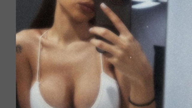 Σάλος με selfie Ελληνίδας τραγουδίστριας – Έκανε προσθετική στήθους (ΦΩΤΟ)