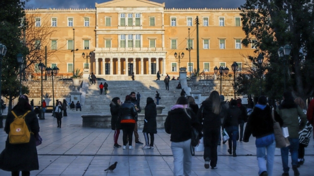 Τραπεζικές κάρτες: Έκρηξη στις απάτες – Ξεπέρασαν τις 400.000 το 2023