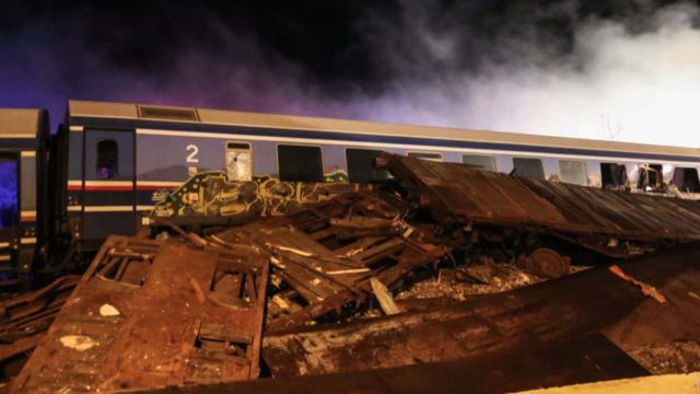 Τέμπη: Έρευνα με ειδικά σκυλιά που αναζητούν DNA στον χώρο που φυλάσσονται τα χώματα