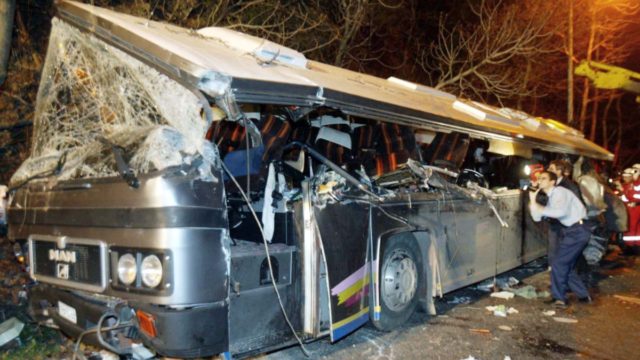 «Μαύρη επέτειος»: Συμπληρώνονται 21 χρόνια από το τραγικό δυστύχημα με τους νεκρούς μαθητές στα Τέμπη