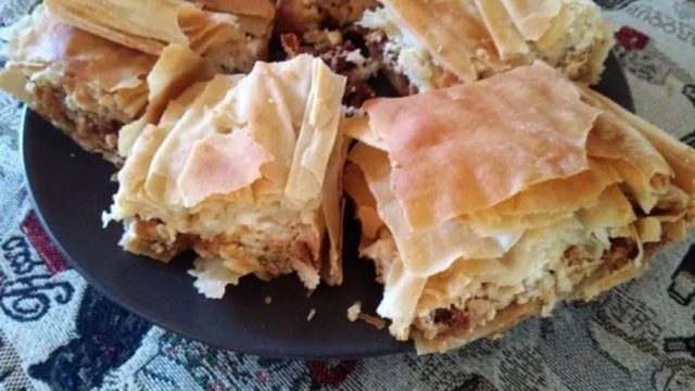 Τυρόπιτα με λιαστή ντομάτα, ελιές και πιπεριά – Έτοιμη στο πι και φι