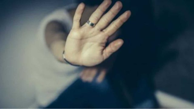 Σύμη: 30χρονος αποπειράθηκε να βιάσει 32χρονη μέσα σε καφετέρια – Χτύπησε τους αστυνομικούς