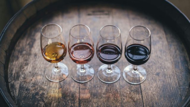 Βγαίνουμε στα καλύτερα wine bars του κέντρου της Αθήνας