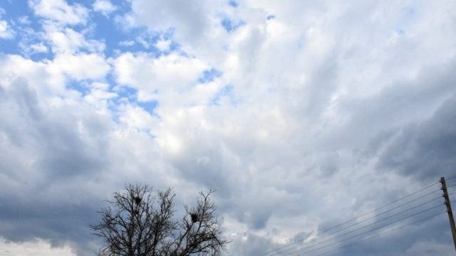 Καιρός σήμερα 16/4: Σταδιακή πτώση της θερμοκρασίας – Σε ποιες περιοχές θα παρατηρηθούν βροχές (video)