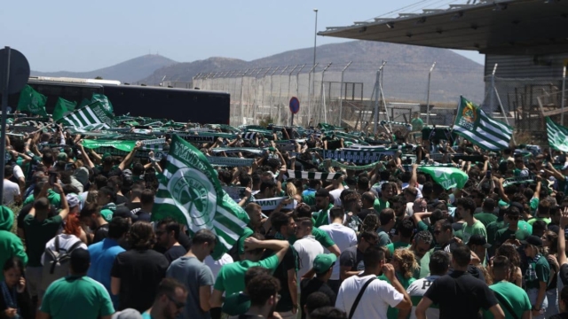 Δεν μπορούν να περιμένουν για τον Επτάστερο: «Πράσινο» πανδαιμόνιο στο αεροδρόμιο για τοιυς πρωταθλητές Ευρώπης! (videos+photos)