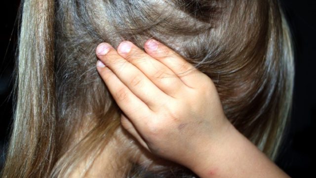 Φρίκη στη Θεσσαλονίκη: Συνελήφθη 50χρονος για σεξουαλική παρενόχληση της ανήλικης κόρης της συντρόφου του