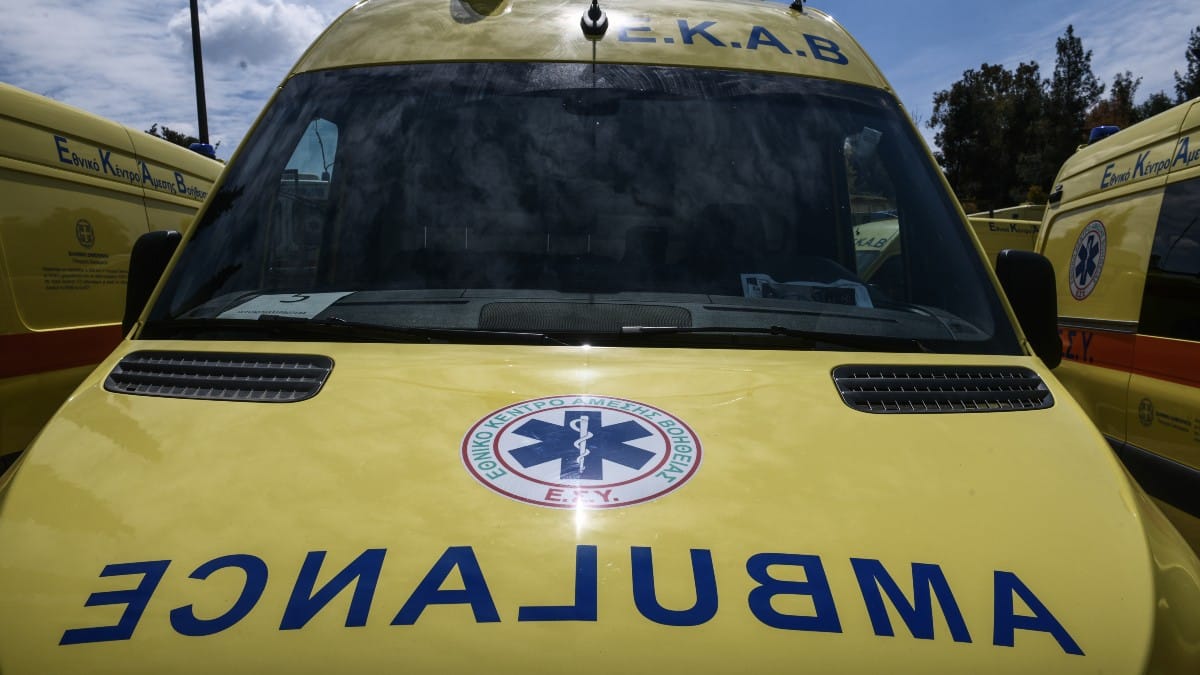 Τραγωδία στη Λάρισα: Νεκρή 54χρονη που έχασε τον έλεγχο του οχήματός της και καρφώθηκε σε δέντρο στον Αμπελώνα (video)