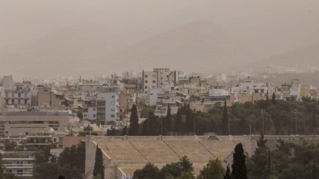 Καιρός σήμερα (16/5): Αφρικανική σκόνη με βροχές και νεφώσεις – Σε ποιες περιοχές θα σημειωθεί άνοδος της θερμοκρασίας