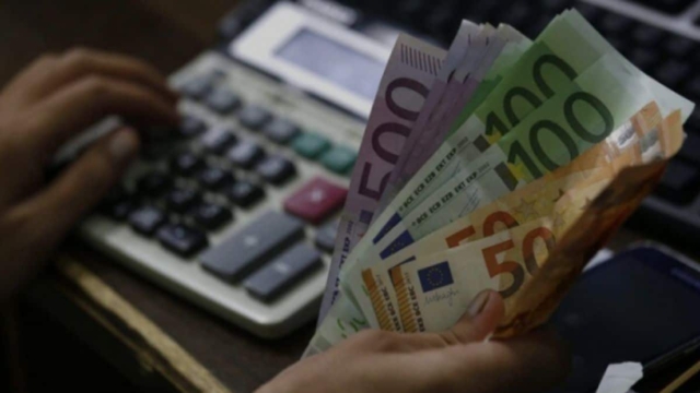 Πάσχα: Πώς αμείβονται όσοι εργάζονται – Τι ισχύει για τις αργίες