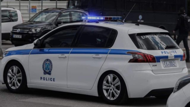 Θρίλερ στο Μενίδι: Γυναίκα βρέθηκε νεκρή στη μέση του δρόμου