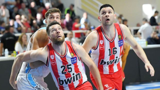 Basket league: Για «προπόνηση» στην Ρόδο ο Ολυμπιακός – Ανησυχία με τον τραυματισμό Πετρούσεβ
