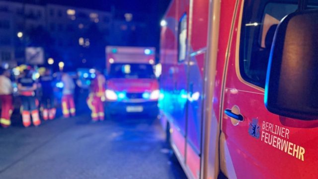 Μνημείο ντροπής στο Βερολίνο: Σοβαρά επεισόδια μες στην νύχτα ανάμεσα σε οπαδούς Ολυμπιακού και Παναθηναϊκού – Πληροφορίες για άτομο που παλεύει για τη ζωή του