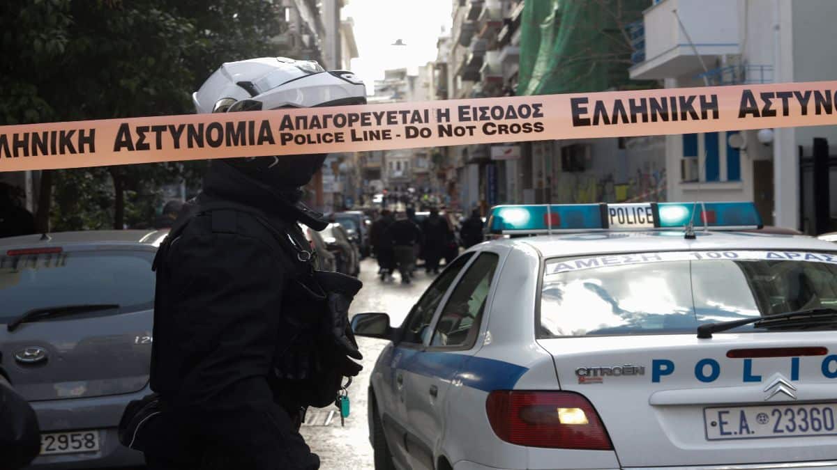 Συναγερμός στην Ελληνική Αστυνομία: Έκρηξη χειροβομβίδας στην Αγία Βαρβάρα