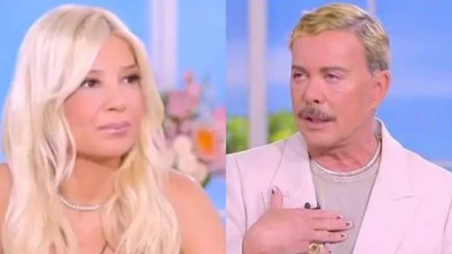 «Κάγκελο» η Σκορδά με τη λέξη που ξέφυγε on air στον Γαβαλά: «Κάθονταν οι μοχαχοί στη bussiness class και μόλις μπήκα κάνουν π…ς, π…ς» (video)