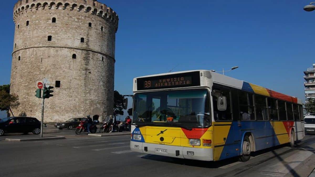 Θεσσαλονίκη: Φωτιά σε λεωφορείο εν κινήσει στην περιφερειακή