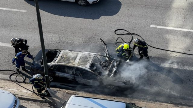 Φωτιά: Συναγερμός στην Πάτρα – Στις φλόγες τυλίχθηκε ΙΧ