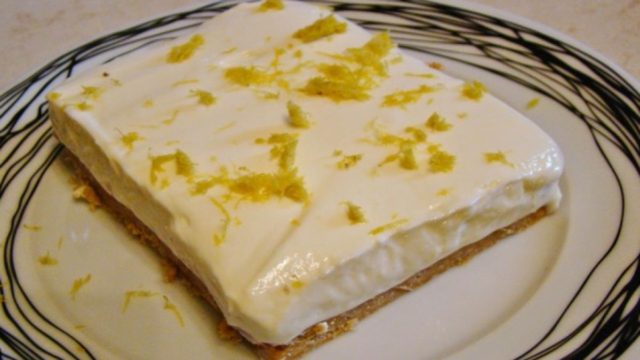 Απίστευτο γλυκό ψυγείου με ζαχαρούχο γάλα και κρέμα