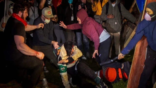 Απόλυτο χάος στα αμερικανικά πανεπιστήμια: Πάνω από 1.600 συλλήψεις – Πρωτοφανείς συγκρούσεις σε διαδηλώσεις για τη Γάζα (video)