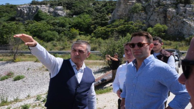 Ομοφοβική επίθεση σε Κασσελάκη στον Βόλο – Τι του φώναξαν και τι απάντησε